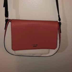 Guess cross body purse. Very good condition